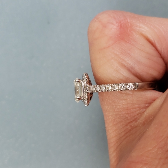 Jared Oval Diamond Halo 14k white gold engagement ring - Picture 5 of 17